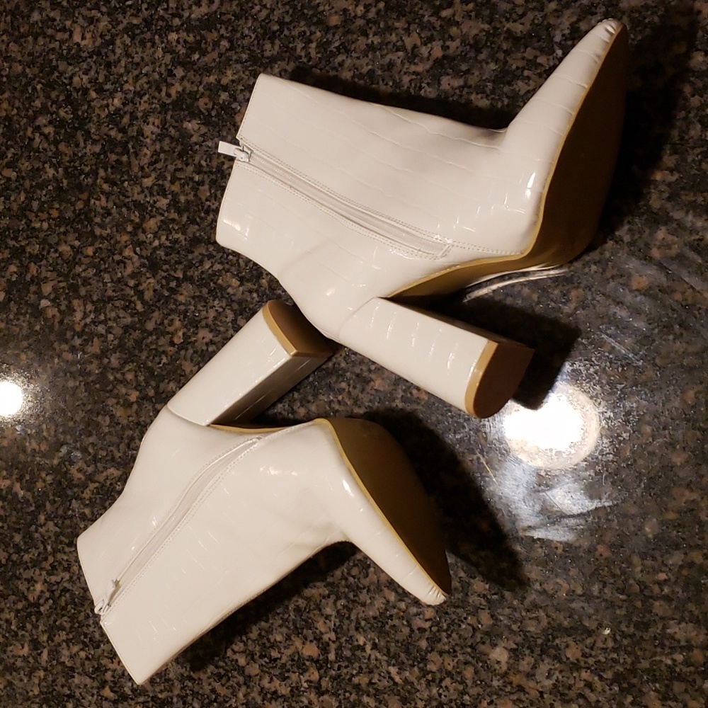 PrettyLittle Thing Boot - Picture 9 of 11